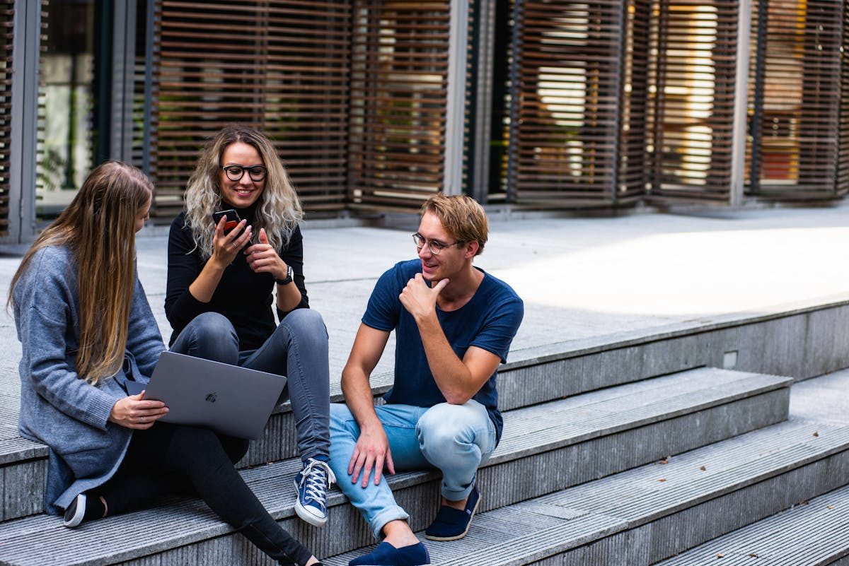 体彩玩法与移动端浏览示意（摄影）